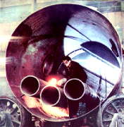 Изготовление оборудования для химической промышленности на заводе ирригационных машин. Фото 60-х годов.