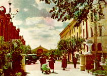 Новое здание областной библиотеки (слева) и кинотеатр "Октябрь" (в перспективе).  Снимок 50-х годов.